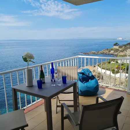 Les Pieds Dans L'Eau, La Tete Dans Les Nuages, Roses Apartment Exterior photo